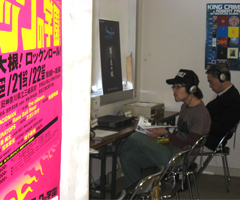 「ロックの学園2009」にて、メモリーテックブースにてクリスタルディスクの試聴。